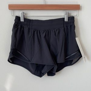 NWT Lululemon Black LR Lined Hotty Hot Short 2.5" Size 6